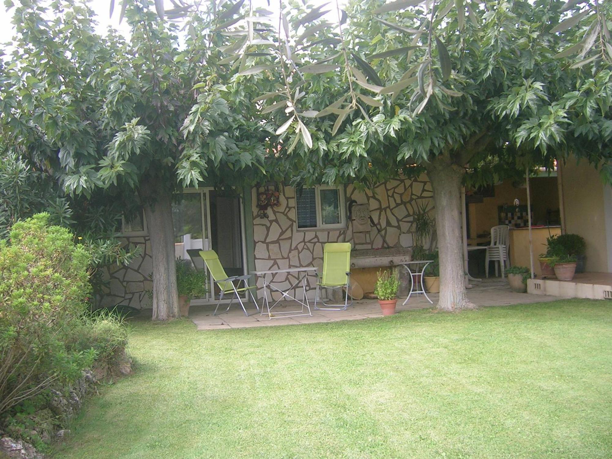 Les Hirondelles Apartment Bessan Exterior photo
